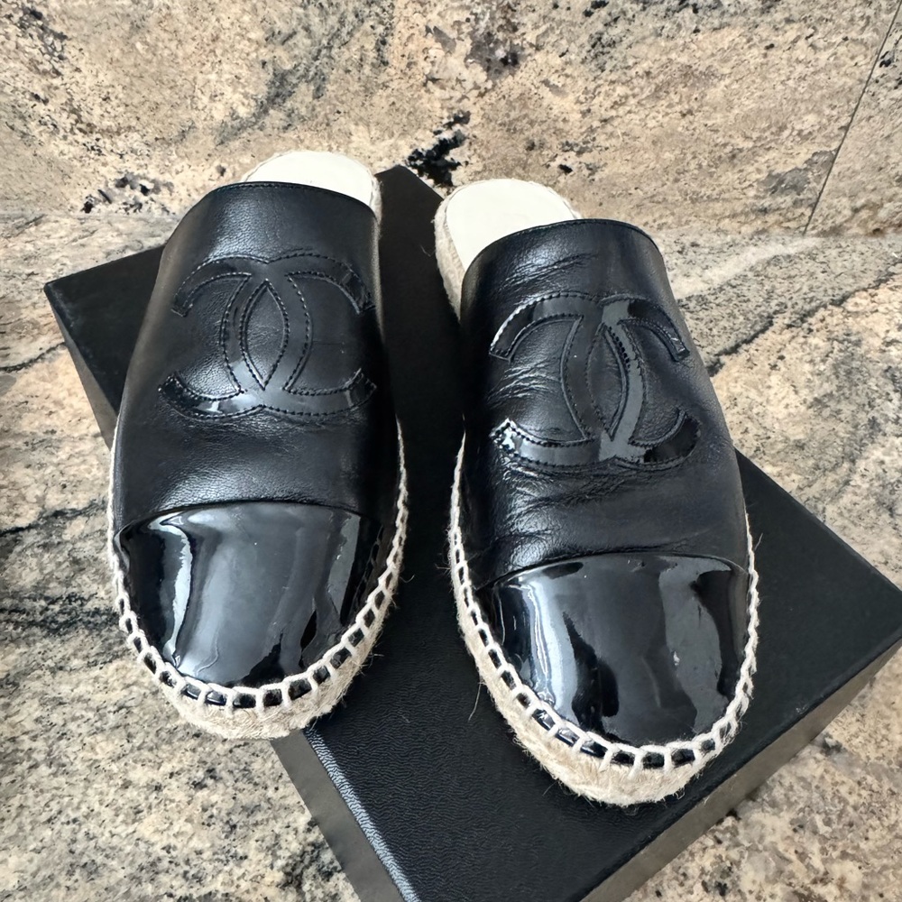Chanel CC Espadrille Mule Flats EU 37 US 6-6.5 Black Patent Leather Cap Toe